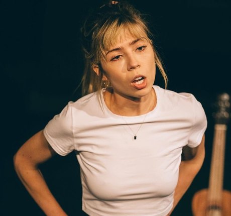 Naakte gelekte OnlyFans-foto van Jennette Mccurdy