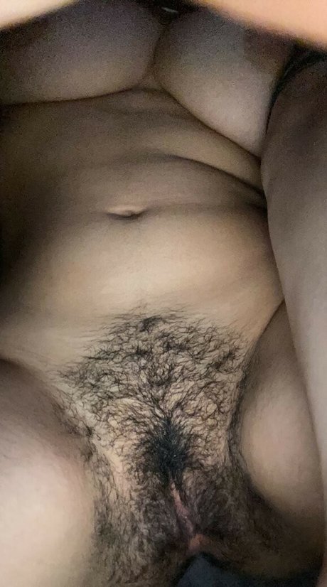 Naakte gelekte OnlyFans-foto van Hairy Women