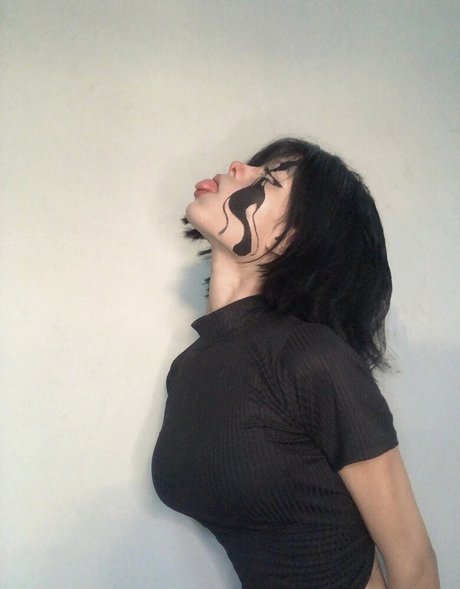 Naakte gelekte OnlyFans-foto van Vampcar