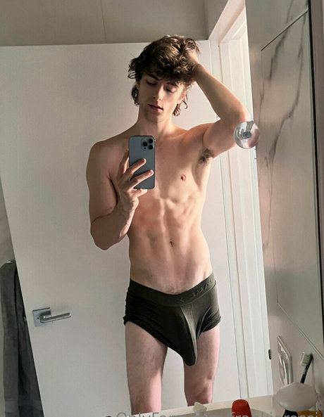 Naakte gelekte OnlyFans-foto van Frankierossi