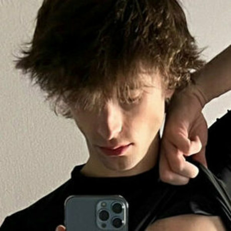 Naakte gelekte OnlyFans-foto van Frankierossi