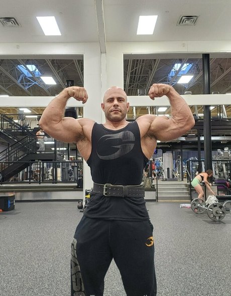 Naakte gelekte OnlyFans-foto van Justinmetrando