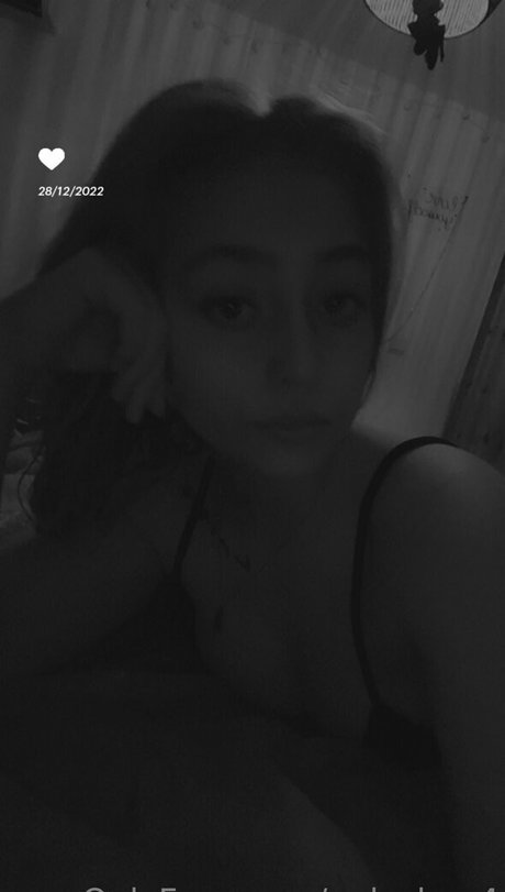 Naakte gelekte OnlyFans-foto van Onlychey04