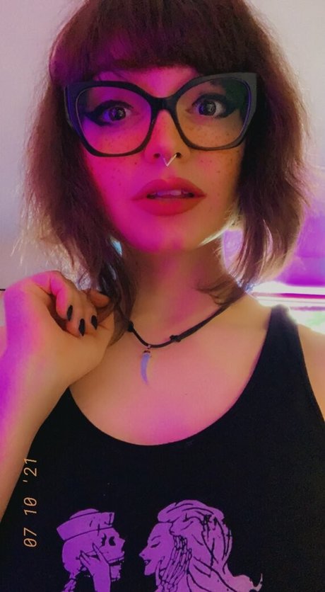 Naakte gelekte OnlyFans-foto van Ninehydras
