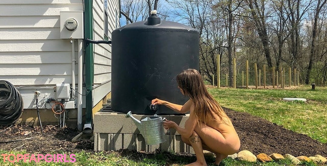 Naakte gelekte OnlyFans-foto van The Naked Gardener #2 Naakte gelekte OnlyFans-foto van The Naked Gardener #2