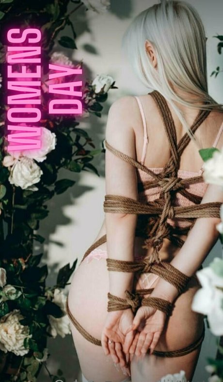 Naakte gelekte OnlyFans-foto van Llittleeva