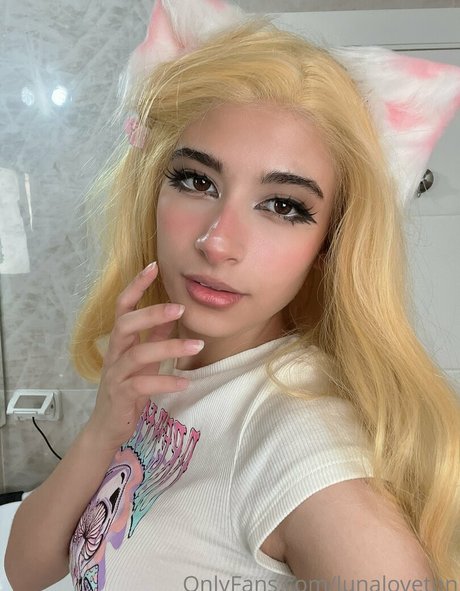 Naakte gelekte OnlyFans-foto van Lunaloveton