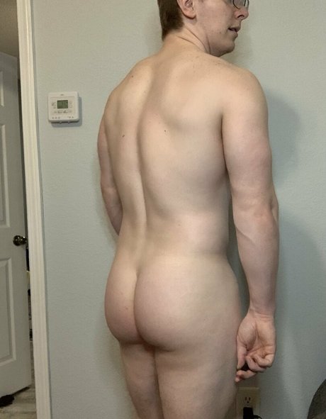 Naakte gelekte OnlyFans-foto van Jst874