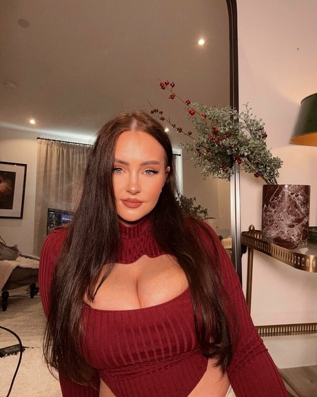 Naakte gelekte OnlyFans-foto van Evelynwhite