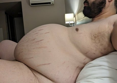 Naakte gelekte OnlyFans-foto van Drewcent