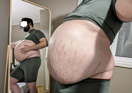 Naakte gelekte OnlyFans-foto van Drewcent
