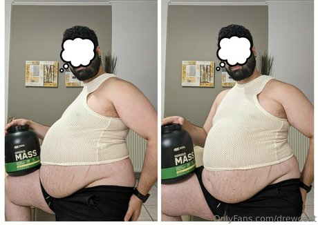 Naakte gelekte OnlyFans-foto van Drewcent