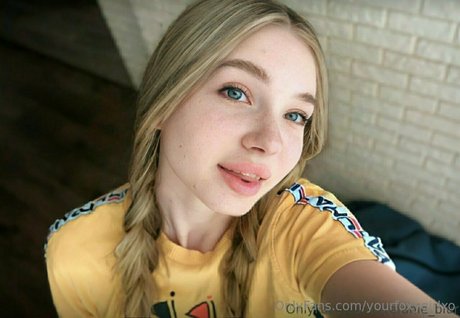 Naakte gelekte OnlyFans-foto van Yourfoxygirlxo