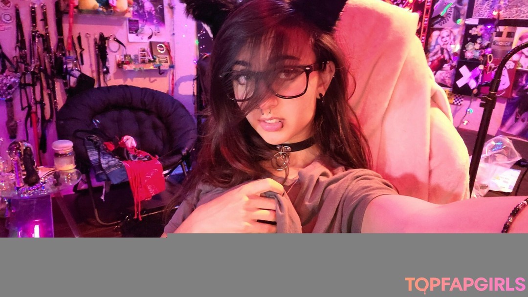 Naakte gelekte OnlyFans-foto van Emostonergorl #115 Naakte gelekte OnlyFans-foto van Emostonergorl #115