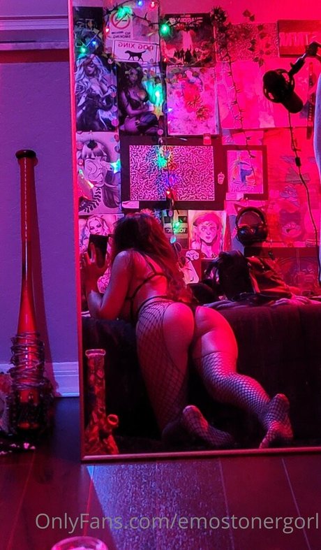 Naakte gelekte OnlyFans-foto van Emostonergorl