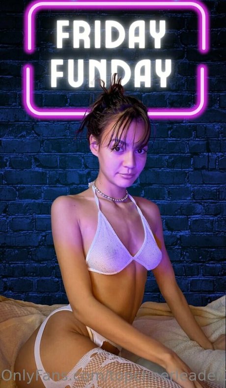 Naakte gelekte OnlyFans-foto van Topcheerleader18