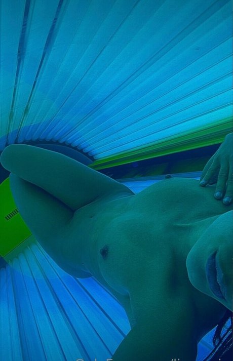Naakte gelekte OnlyFans-foto van Emmaleah20
