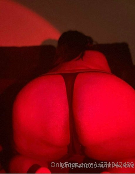 Naakte gelekte OnlyFans-foto van Poisonbathfairy