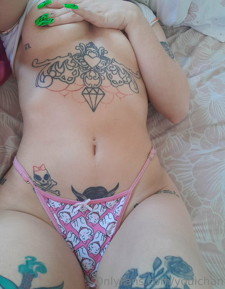 Naakte gelekte OnlyFans-foto van Youichan