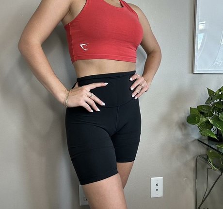 Naakte gelekte OnlyFans-foto van Avia Butler