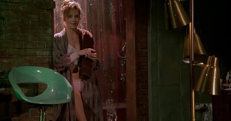 Naakte gelekte OnlyFans-foto van Lea Thompson