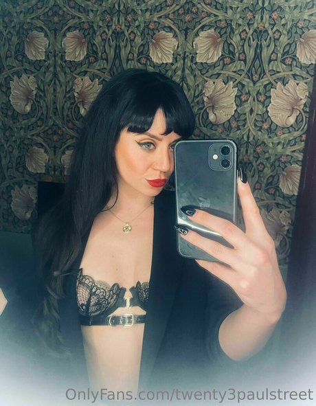 Naakte gelekte OnlyFans-foto van Twenty3paulstreet