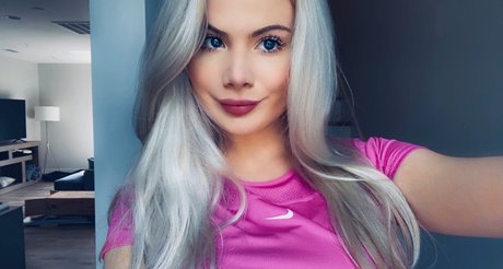 Naakte gelekte OnlyFans-foto van Riley Sinclair