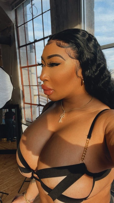 Naakte gelekte OnlyFans-foto van Tokyo Drift
