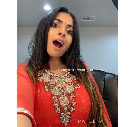 Naakte gelekte OnlyFans-foto van Rani Kaur
