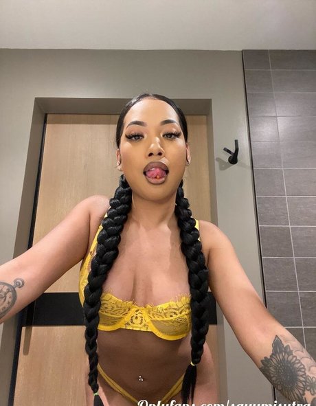 Naakte gelekte OnlyFans-foto van Sayumi Sutra