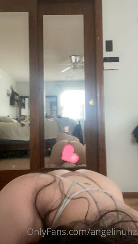 Naakte gelekte OnlyFans-foto van Angelinuhz