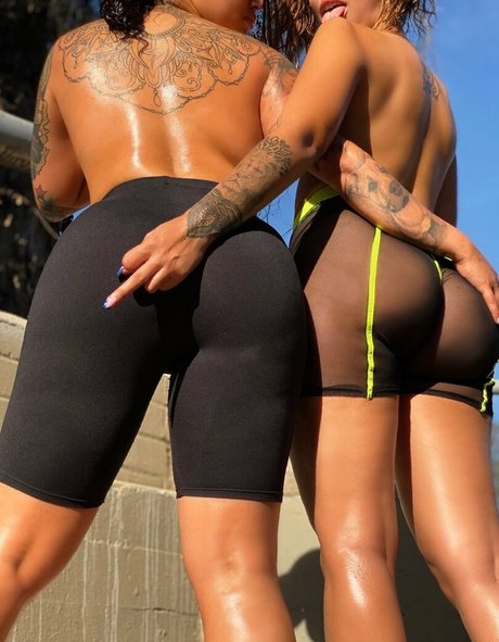Naakte gelekte OnlyFans-foto van Cynthiaaluxx