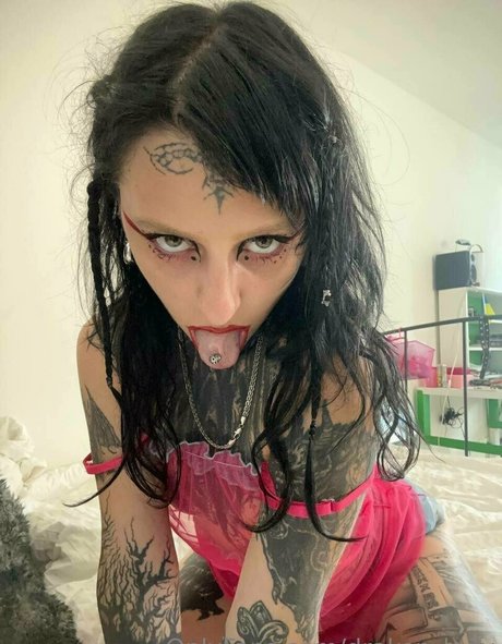 Naakte gelekte OnlyFans-foto van Drakenlady