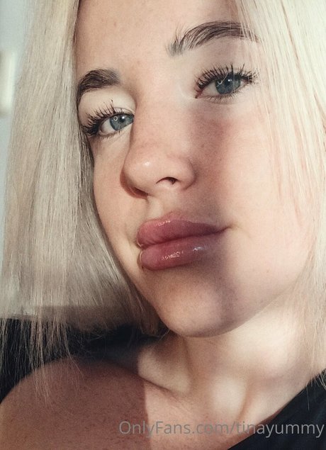 Naakte gelekte OnlyFans-foto van Tinayummy