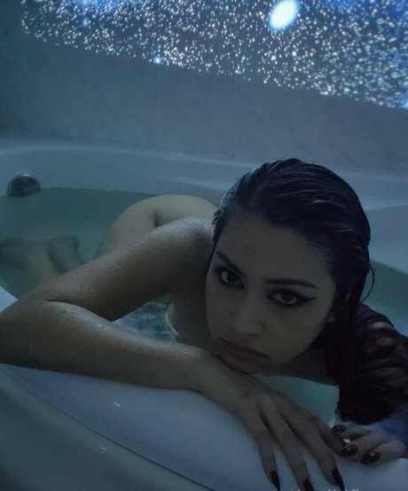 Naakte gelekte OnlyFans-foto van Exoticwildflower