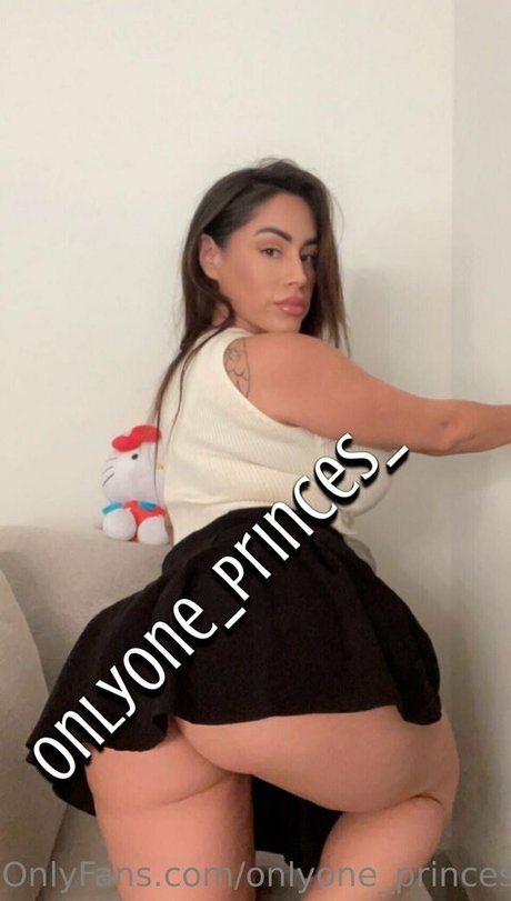 Naakte gelekte OnlyFans-foto van Onlyoneprincess