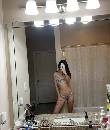 Naakte gelekte OnlyFans-foto van Lilsquirtz