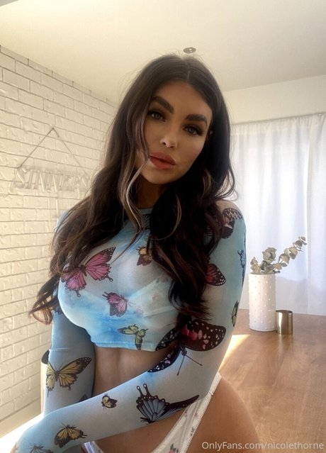 Naakte gelekte OnlyFans-foto van Nicole Thorne