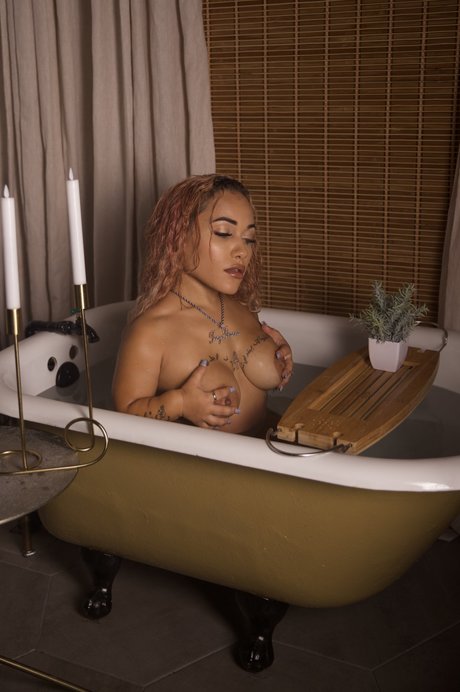 Naakte gelekte OnlyFans-foto van Tanya Tehanna