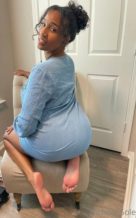 Naakte gelekte OnlyFans-foto van Nichole Sole