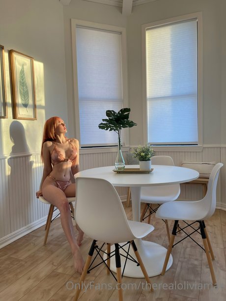 Naakte gelekte OnlyFans-foto van Olivia Mae