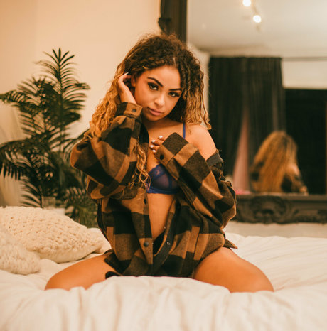 Naakte gelekte OnlyFans-foto van Devenityy