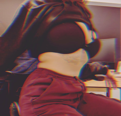 Naakte gelekte OnlyFans-foto van Kissinghigh
