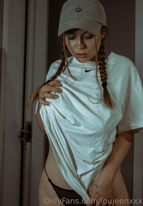 Naakte gelekte OnlyFans-foto van Loujeenxxx