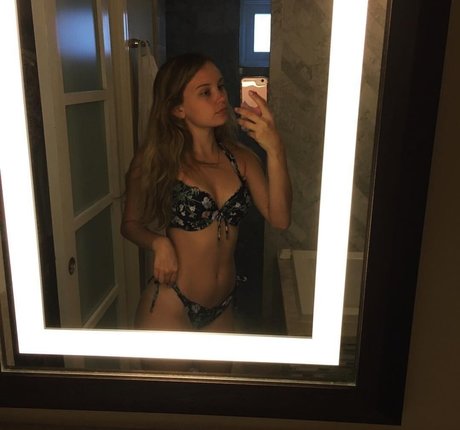 Naakte gelekte OnlyFans-foto van Asmr Darling