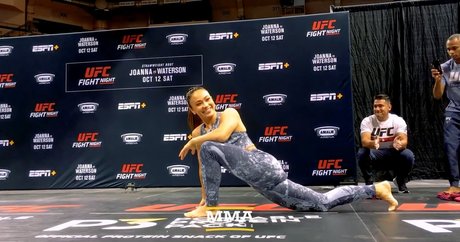Naakte gelekte OnlyFans-foto van Michelle Waterson