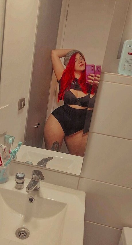 Naakte gelekte OnlyFans-foto van Freyan