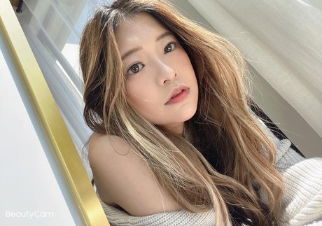 Naakte gelekte OnlyFans-foto van Kkatamina