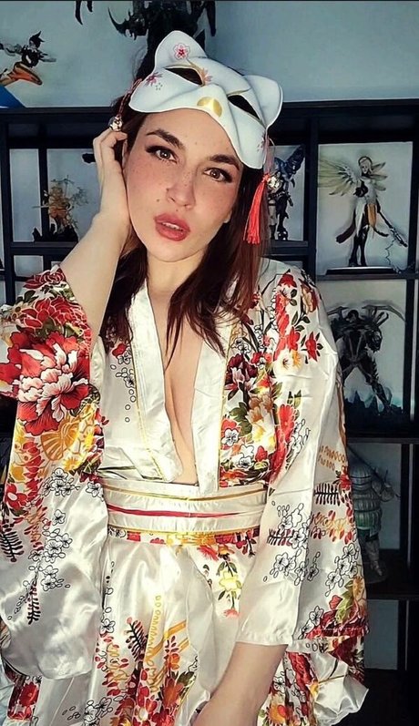 Naakte gelekte OnlyFans-foto van Kat Gunn