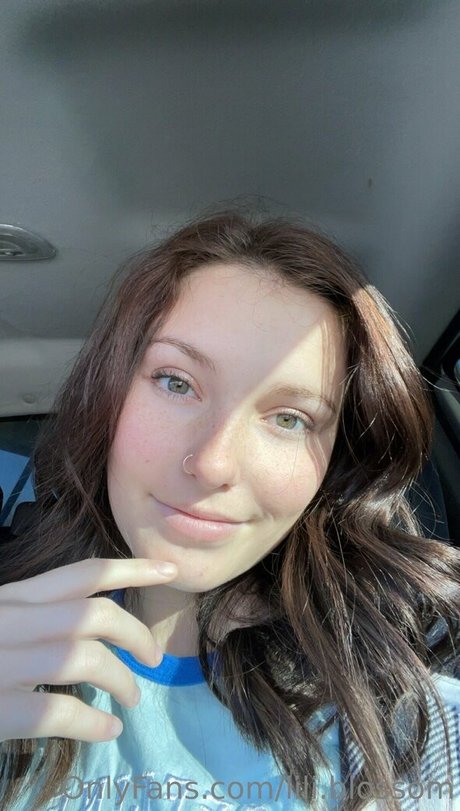 Naakte gelekte OnlyFans-foto van Liliblossom